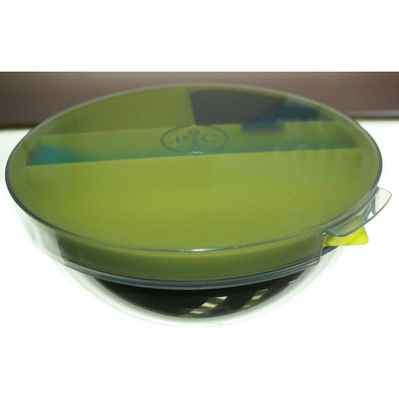 Pampered Chef Salad Cutting Bowl With Lid GUC Green - Picture 1 of 6